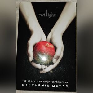 2006 "TWILIGHT" PAPERBACK 1ST EDITION - STEPHANIE MEYER